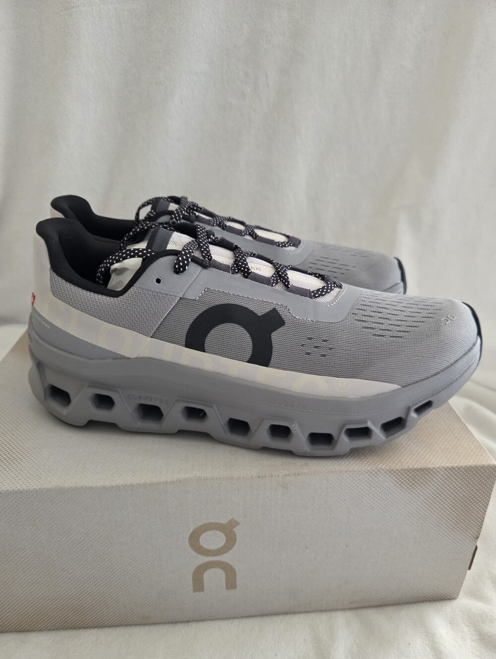 On Cloudmonster Mens Shoe Sneaker Alloy/Silver Running Size 9 NIB